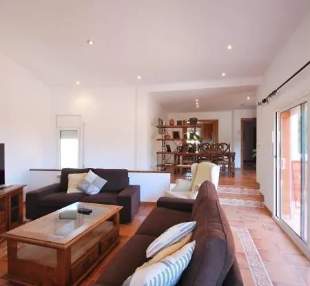 Sleeps 8 With Pool And Wifi Villa *