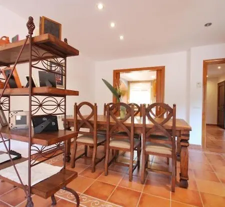 Sleeps 8 With Pool And Wifi