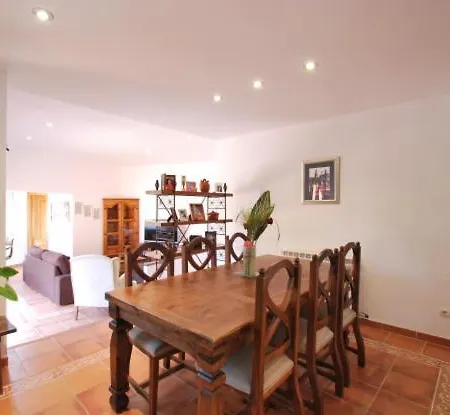 Sleeps 8 With Pool And Wifi