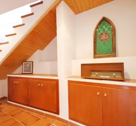 Villa Sleeps 8 With Pool And Wifi *