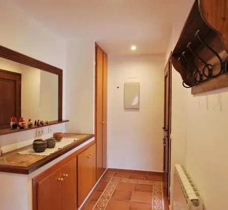 Villa Sleeps 8 With Pool And Wifi *